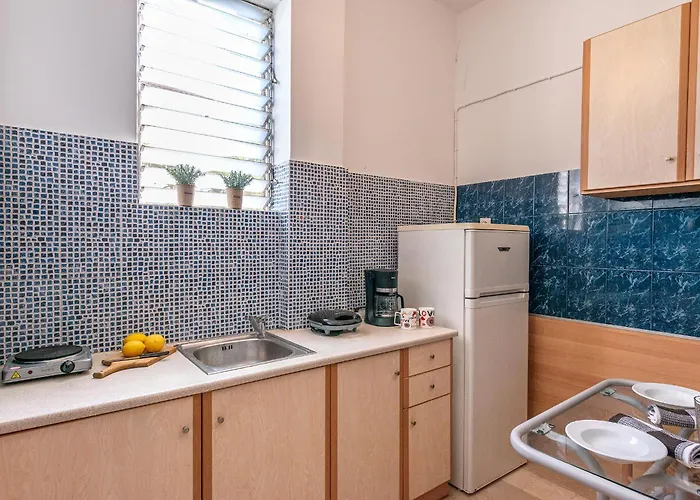 Bay B3 * Selianítika